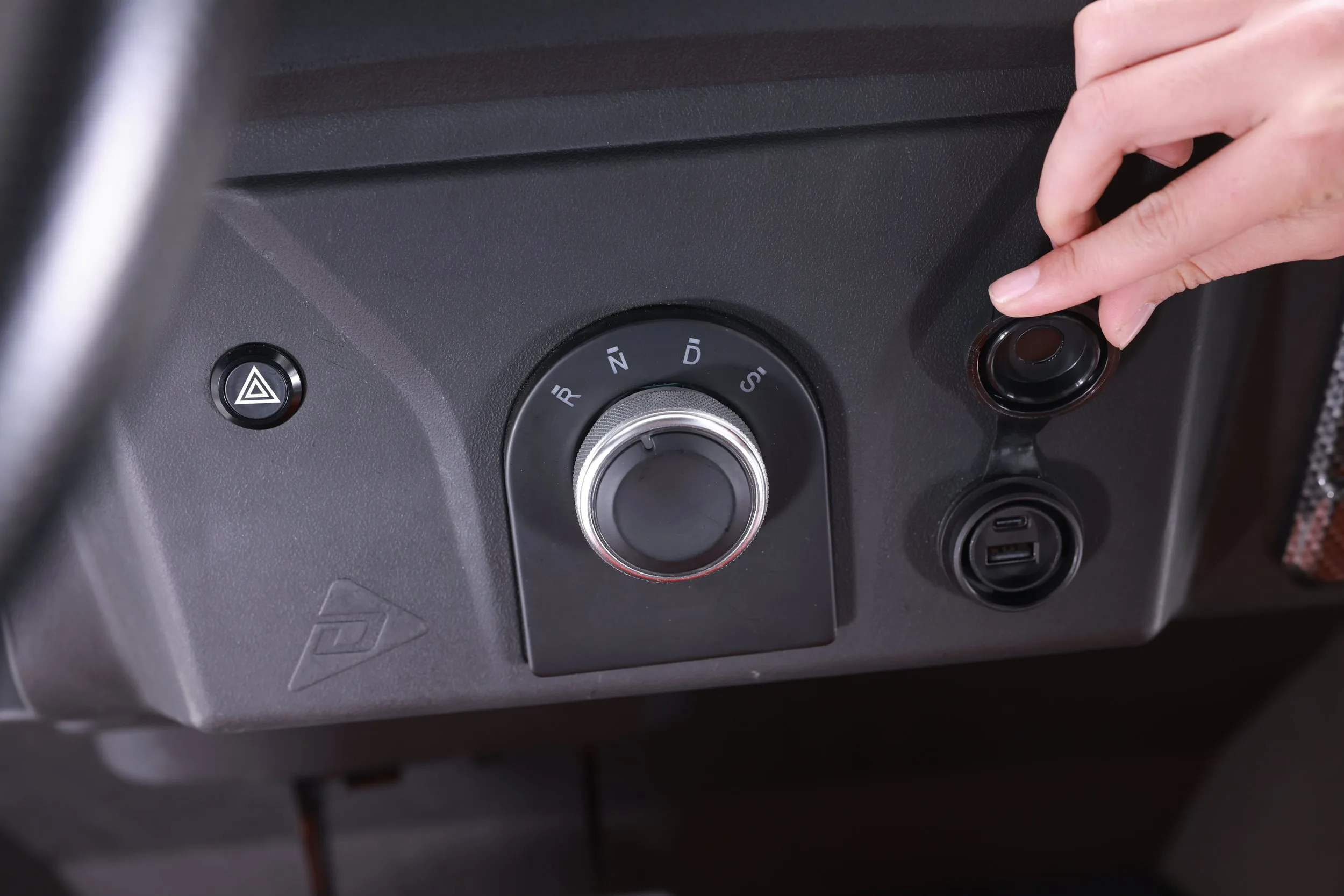 Detalle de asiento carro de golf eléctrico Denago EV Rover XL 6