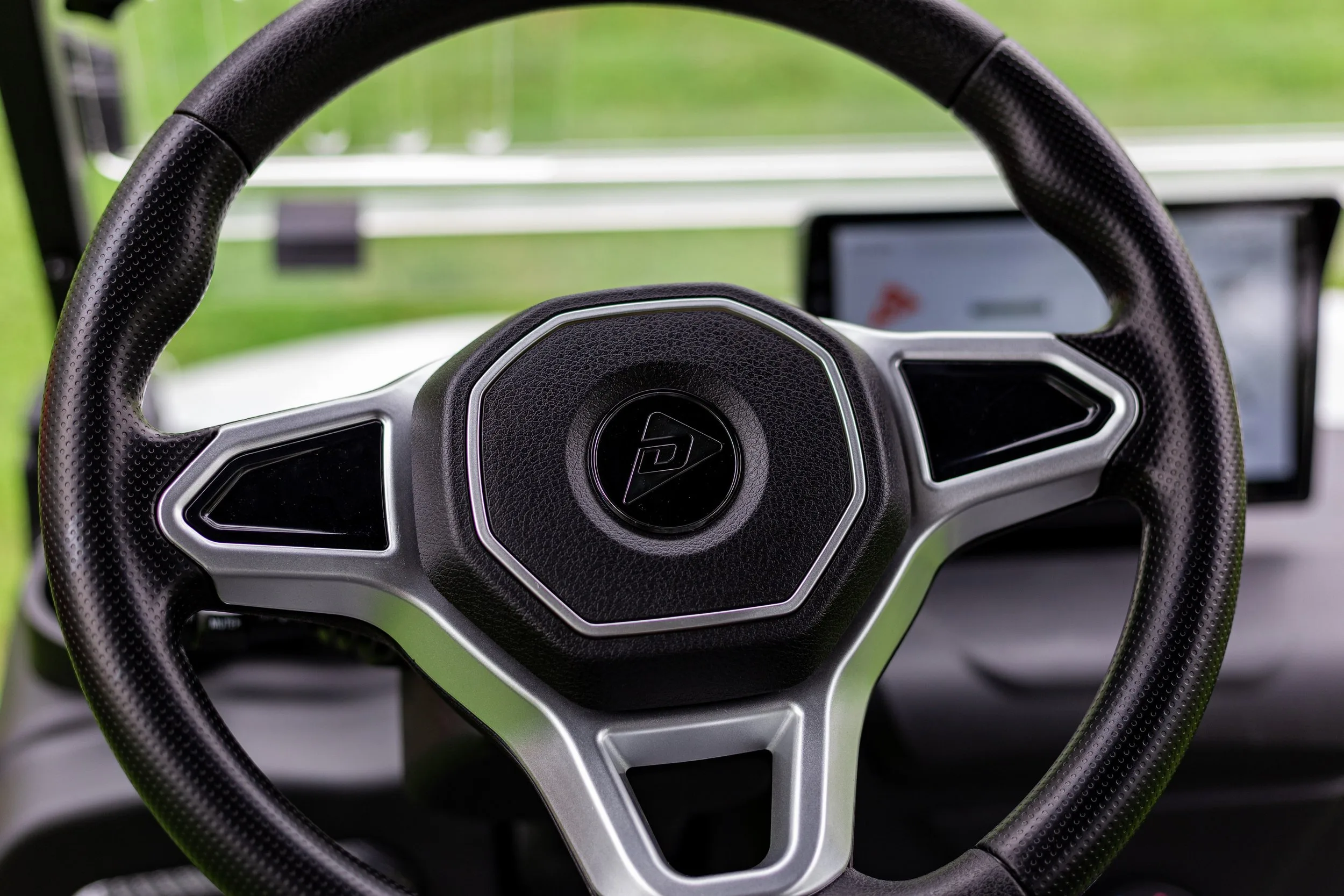 Carro de golf eléctrico Denago EV Rover XL 6 detalle lateral